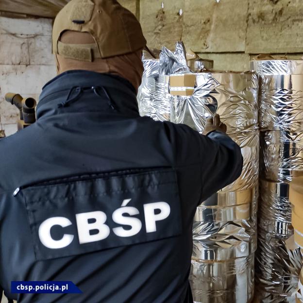 [VIDEO] Rozbita grupa, zlikwidowana fabryka i przejęty towar