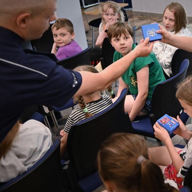 [VIDEO] JEDNOŚLADEM BEZPIECZNIE DO CELU - briefing prasowy i spotkanie z dziećmi i młodzieżą