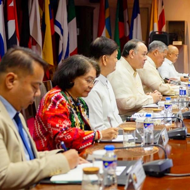 O bezpieczeństwie, współpracy w obszarze przemysłu obronnego i współpracy militarnej Wiceminister Obrony Narodowej na Filipinach