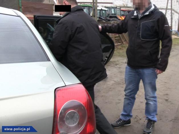 Sprzedawali rolnikom kradzione traktory!