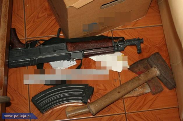 Sosnowiec: Pobił mężczyznę. Uderzał kolbą karabinu maszynowego