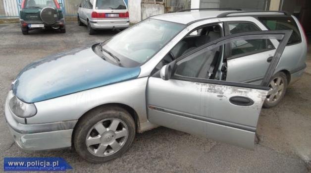 Kompletnie pijani jechali skradziony autem. Byli poszukiwani!