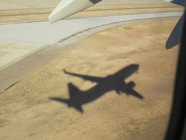 Aż 40 procent młodych Polaków rozważa emigrację zarobkową