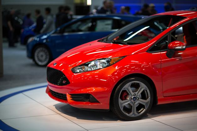 Targi motoryzacyjne przyciągają coraz więcej osób. Zainteresowanie będzie rosło wraz ze wzrostem sprzedaży nowych samochodów