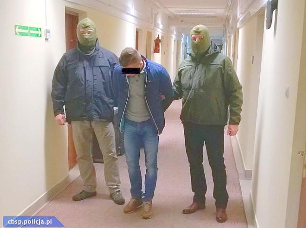 Kibole razem z byłymi pracownikami banków wyłudzali kredyty i prali brudne pieniądze!