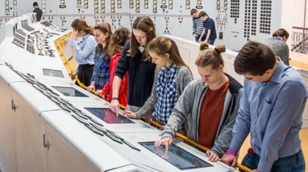 Gra: symulator elektrowni