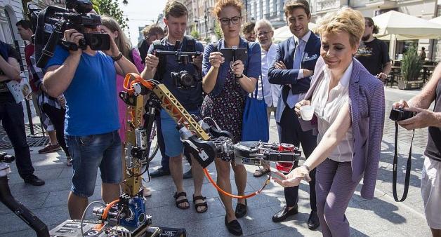 Łódzki Łazik Marsjański podbija świat. Ma pomagać ludziom, brać udział w akcjach ratowniczych