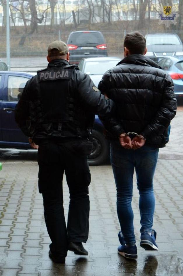 Sopot: Narkotyki i fałszywe recepty na psychotropy. Wpadły dwie osoby 