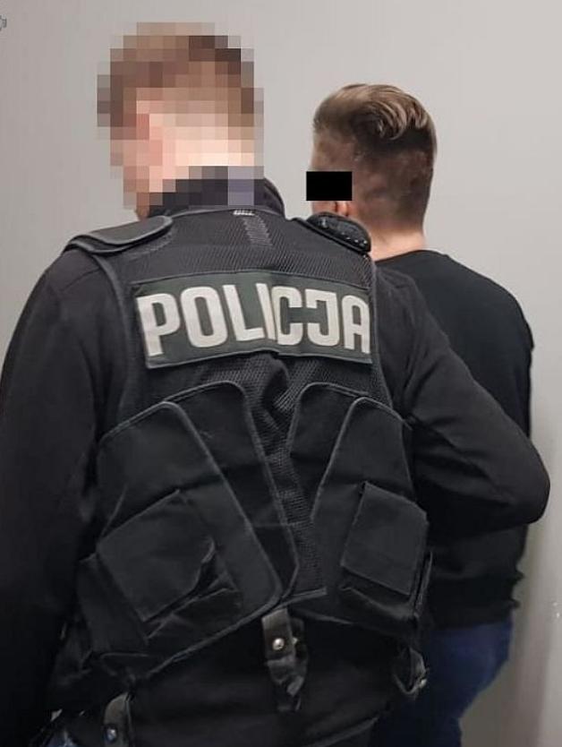 Lublin: Szantażował 13-latkę zdjęciami