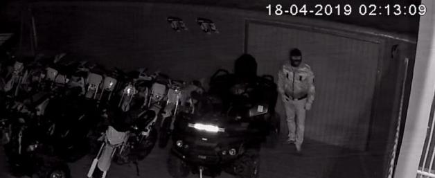 [VIDEO] UWAGA! Biuro Rutkowski ostrzega przed złodziejem grasującym w okolicach Radomia! Rozpoznajesz go? Dzwoń! 600 007 007