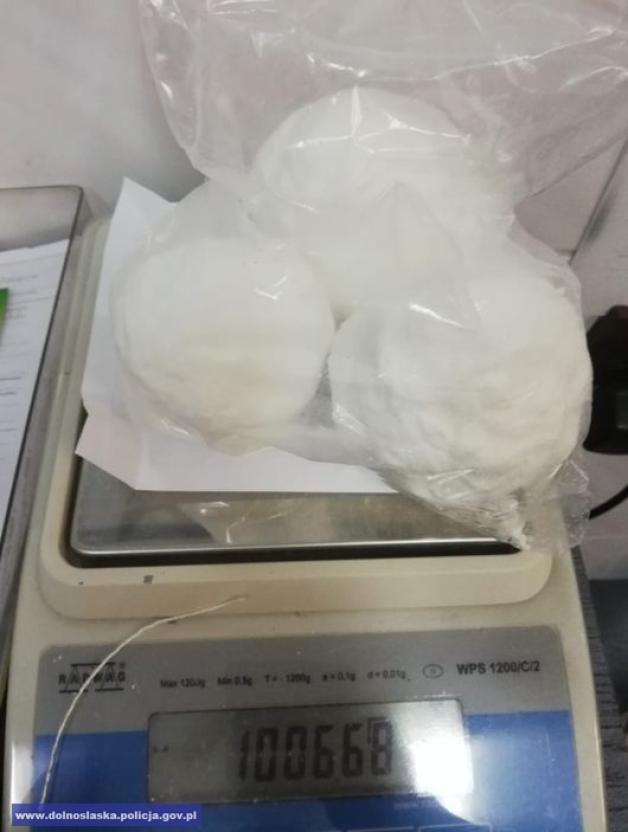 [VIDEO] Policjanci uderzyli w przestępczość narkotykową – przejęli 15 tys. porcji środków odurzających