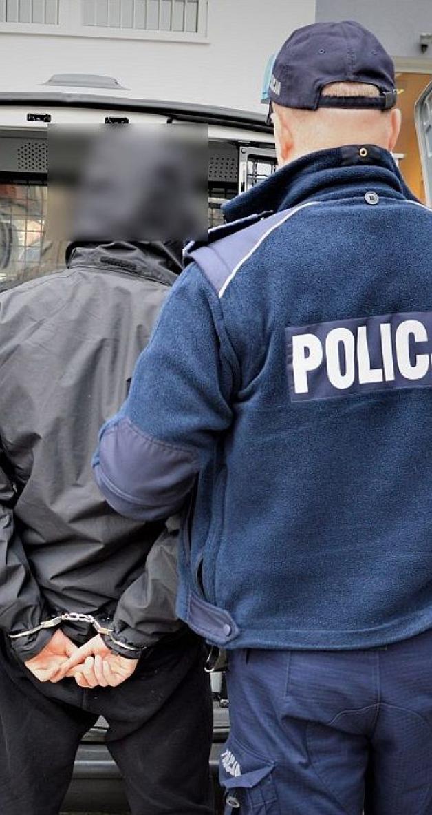 23-latek oślepił laserem policjantów – odpowie za czynną napaść na funkcjonariuszy