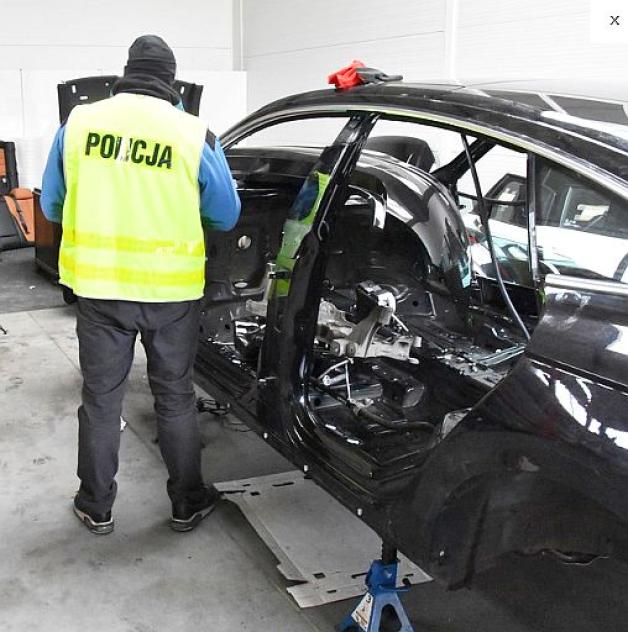 Pomorscy policjanci zlikwidowali dziuple z kradzionymi samochodami