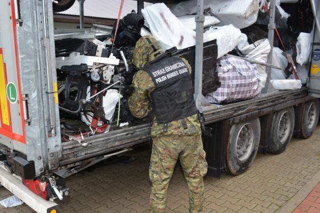 Kradzione części samochodowe. 54-letni obywatel obywatel Litwy został zatrzymany