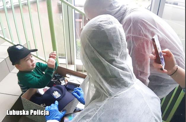 [VIDEO] Pokażecie mi proszę jak wygląda Policja! Marzenia 7 – letniego Andrzejka spełniły się dzięki policjantom!