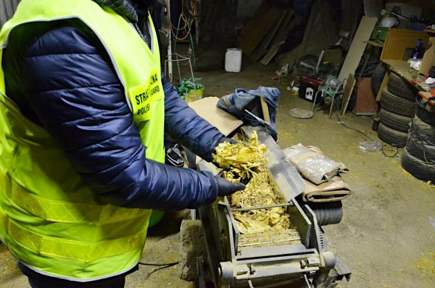 Nielegalna przetwórnia tytoniu