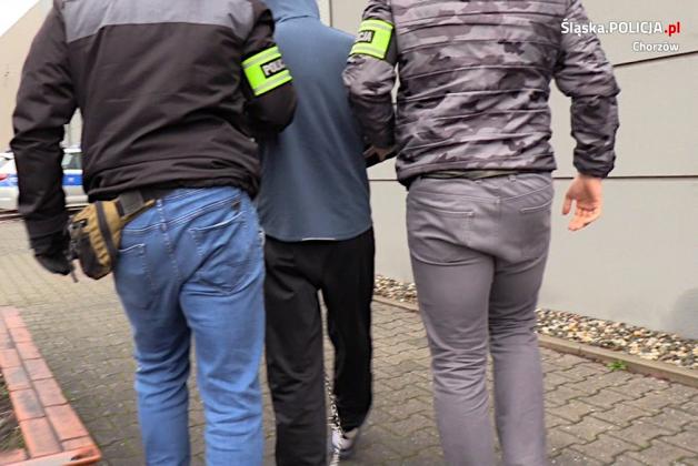 Policjanci zatrzymali mężczyznę, który w internecie nawoływał do zbrodni przeciwko najważniejszym osobom w Polsce