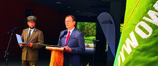 Wiceminister Edward Siarka na uroczystym otwarciu „Wilczego Szańca”