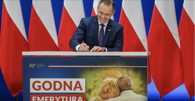 [VIDEO] Sochaczew. Podpisanie przez Prezydenta RP projektu inicjatywy ustawodawczej „Godna emerytura”